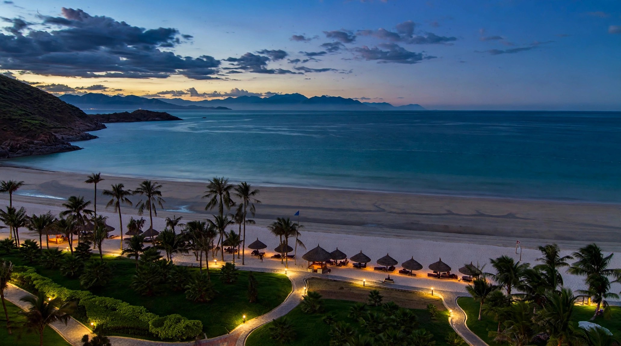 Bãi biển Mỹ Khê Đà Nẵng gần Sea Garden Hotel