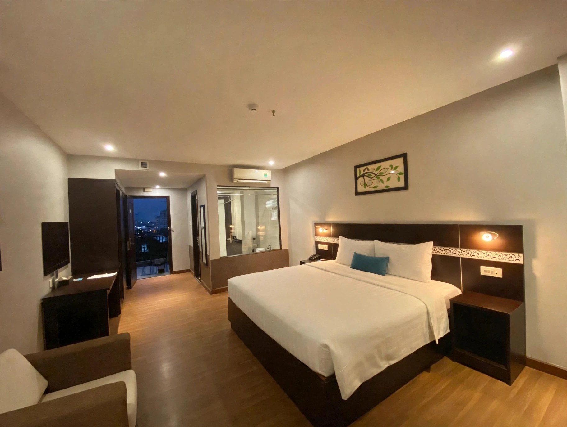 Phòng Deluxe giường đôi lớn tại Sea Garden Hotel Đà Nẵng
