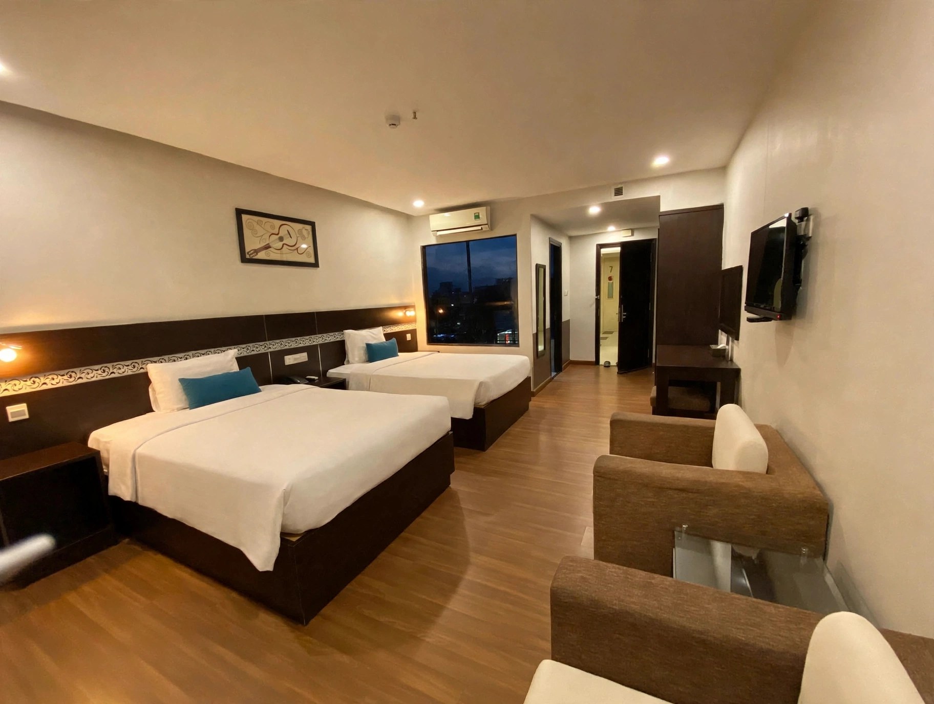 Phòng Deluxe giường đôi lớn tại Sea Garden Hotel Đà Nẵng